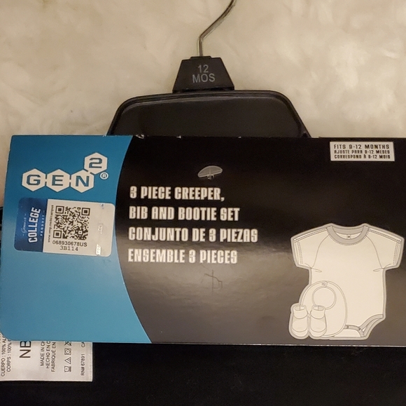 Infant Hungry GA Bulldogs Bib and Bootie set - Picture 3 of 6